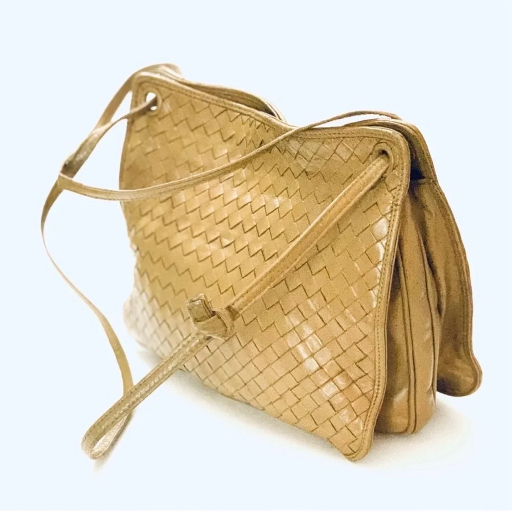 BOTTEGA VENETA Authentic Vintage Leather Intrecciato Weave Bag, Acorn Color